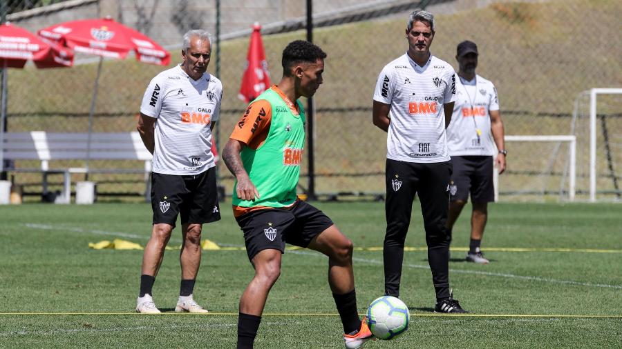 Bruninho, meia-atacante do Atlético-MG, entra na vaga de Chará em treinamento na Cidade do Galo - Bruno Cantini/Divulgação/Atlético-MG