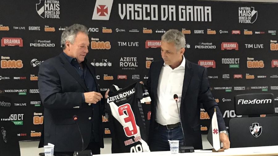 Técnico Abel Braga e presidente Alexandre Campello têm sido vaiados em quase todos os jogos do Vasco - Bruno Braz / UOL