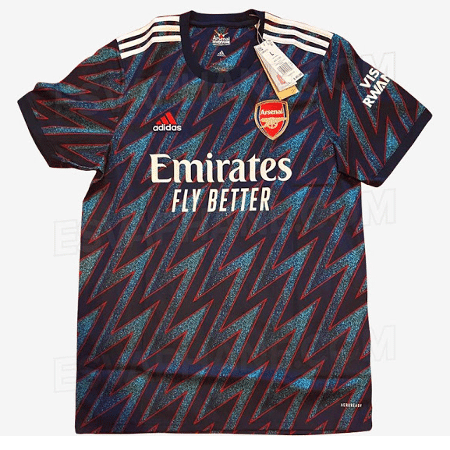 Suposto novo uniforme 3 do Arsenal fará referências às camisas de 1994 e 1995 - Reprodução/FootyHeadlines.com