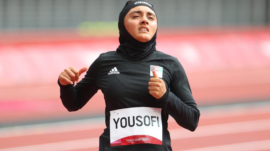 Velocista Kamia Yousufi durante a disputa dos 100m rasos nas Olimpíadas de Tóquio - Getty Images