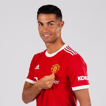 Atacante português já posou para fotos vestindo a "velha nova" camisa - Divulgação/Manchester United