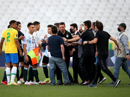 Anvisa interrompe jogo do Brasil e Argentina e partida é suspensa - Jornal  O Diário