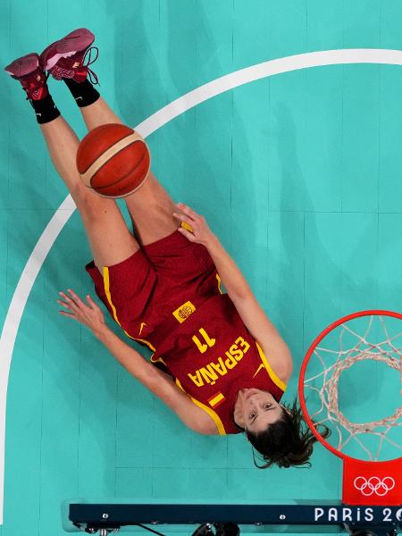 Jogo feminino de basquete entre Porto Rico e Espanha