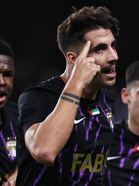 Fábio Cardoso, do Al Ain, comemora gol sobre o Auckland City em jogo do Mundial