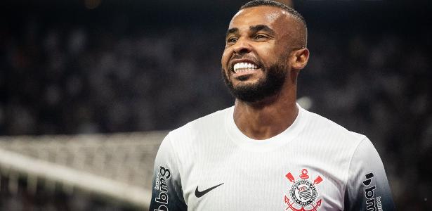 Corinthians negocia empréstimo de Alex Santana para o Grêmio