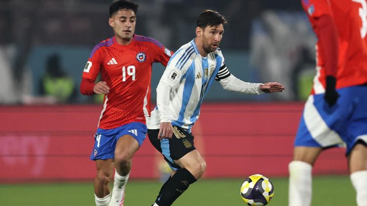 Messi em ação durante Chile x Argentina, jogo das Eliminatórias Messi em ação durante Chile x Argentina, jogo das Eliminatórias