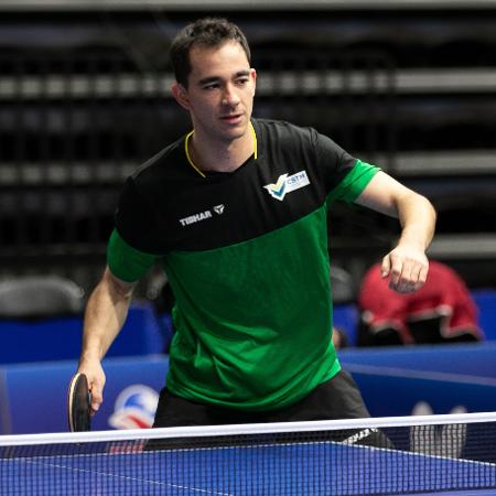 Hugo Calderano em ação no Pan-Americano de tênis de mesa