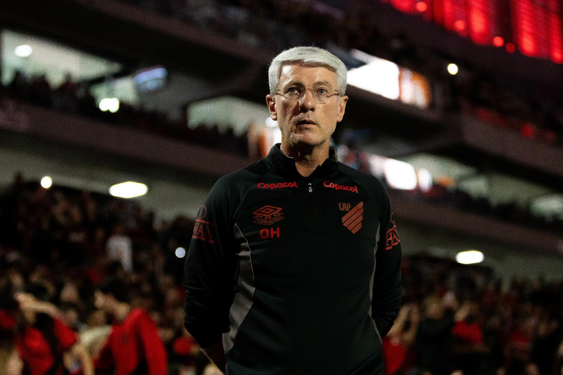 Odair Hellmann, técnico do Athletico, durante partida contra o Bragantino, pelo Brasileirão - undefined