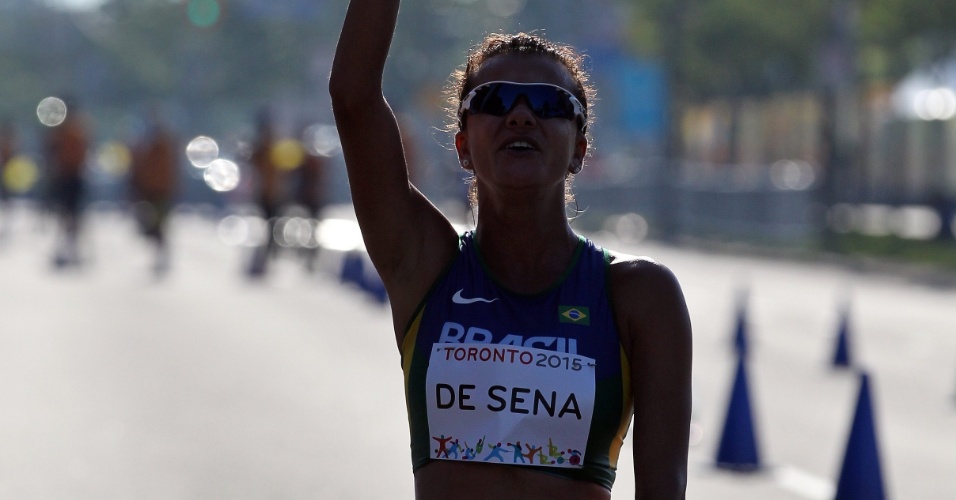 Erica de Sena ficou com a medalha de prata na marcha atlética