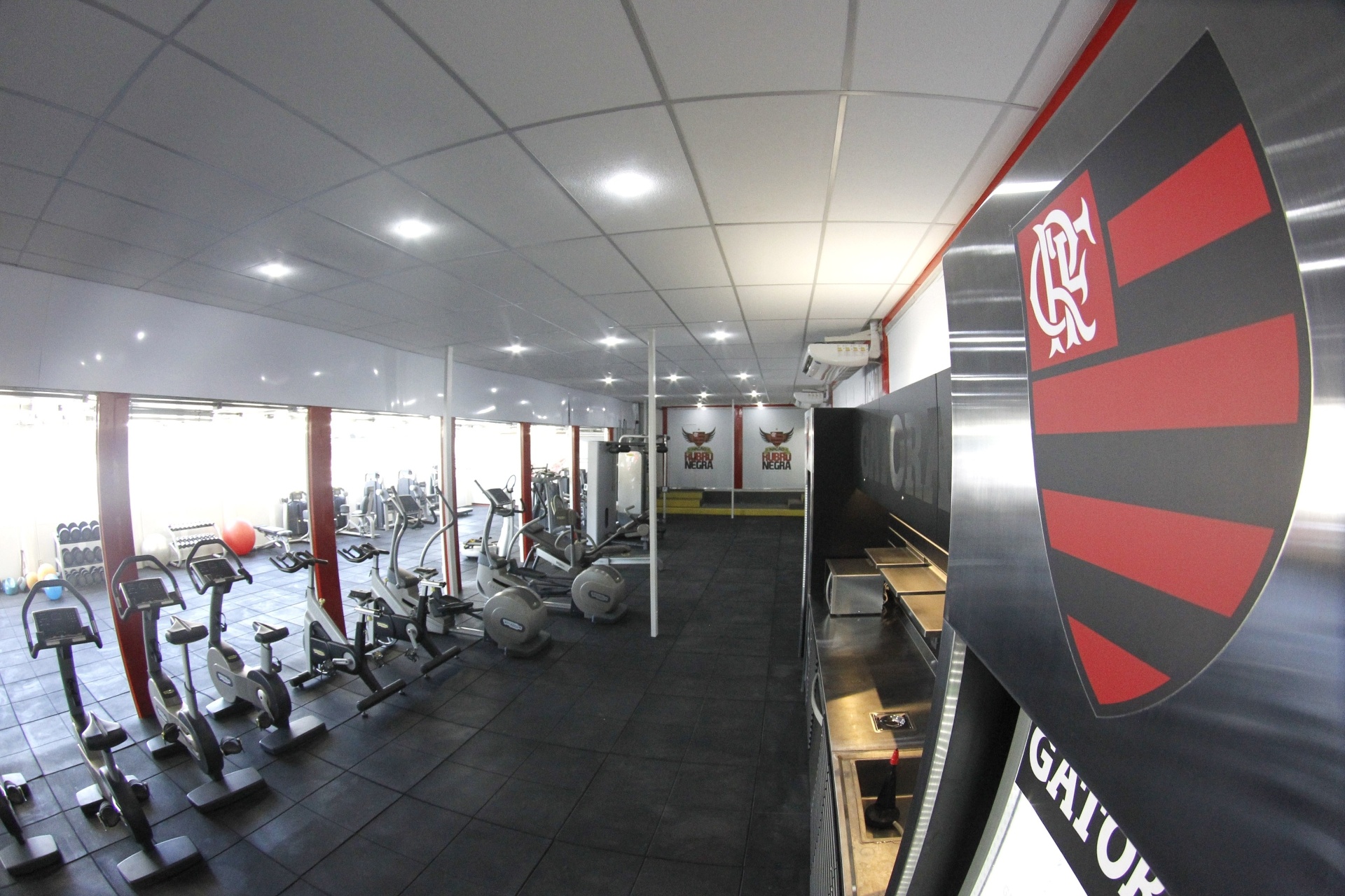 Detalhe da parte interna da sala de musculação no Centro de Excelência em Performance - Gilvan de Souza/ Flamengo