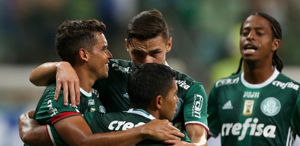 Jogadores do Palmeiras comemoram gol marcado contra o São Bernardo - Cesar Greco/Ag Palmeiras