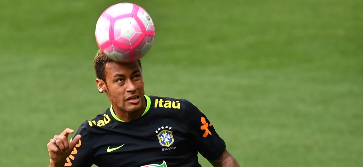 Neymar em ação no treino no Allianz Parque; brasileiro tentou conseguir camarote para o jogo - AFP PHOTO / NELSON ALMEIDA