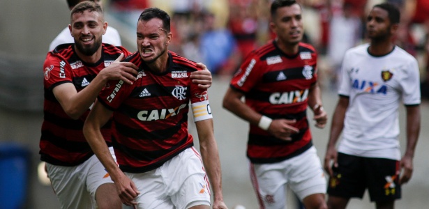 O capitão Réver está fora da partida entre Flamengo e Internacional, no Beira-Rio - Luciano Belford/AGIF