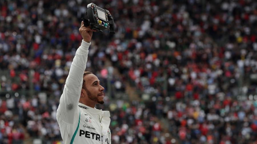 Lewis Hamilton, da Mercedes, celebra pentacampeonato mundial na Fórmula 1 - Henry Romero/Reuters