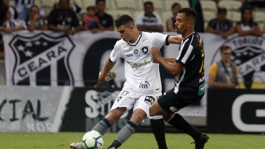 Fernando, durante partida entre Botafogo e Ceará - Vitor Silva/Botafogo