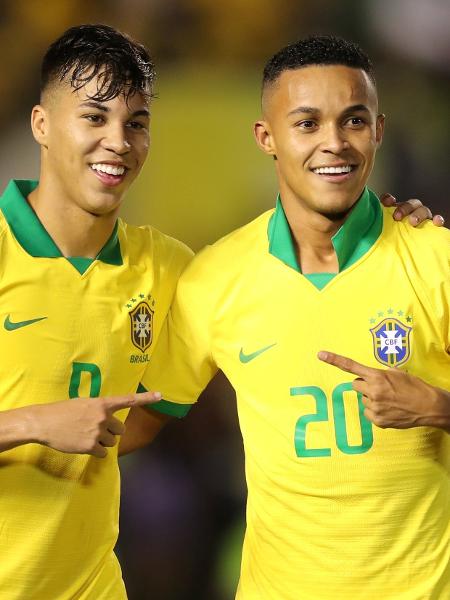 Kaio Jorge (esq.) e Lázaro pelo Brasil no título do Mundial sub-17 de 2019 - REUTERS/Sergio Moraes