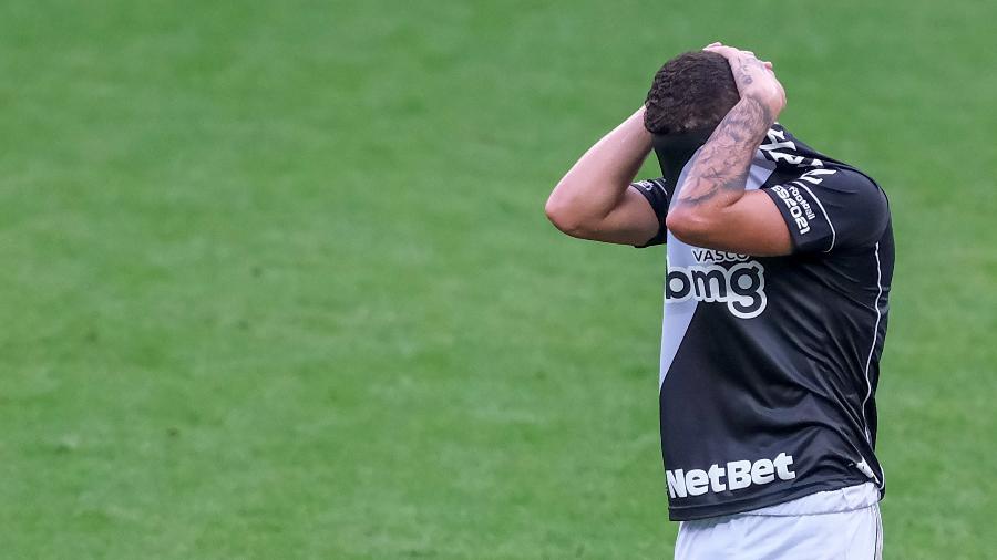 Bruno Gomes lamenta empate do Vasco com o Corinthians no Campeonato Brasileiro - Marcello Zambrana/AGIF