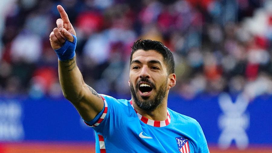 Com sua barba já grisalha, Luis Suárez anotou um golaço na vitória do Atlético de Madri no estádio El Sadar - REUTERS/Vincent West