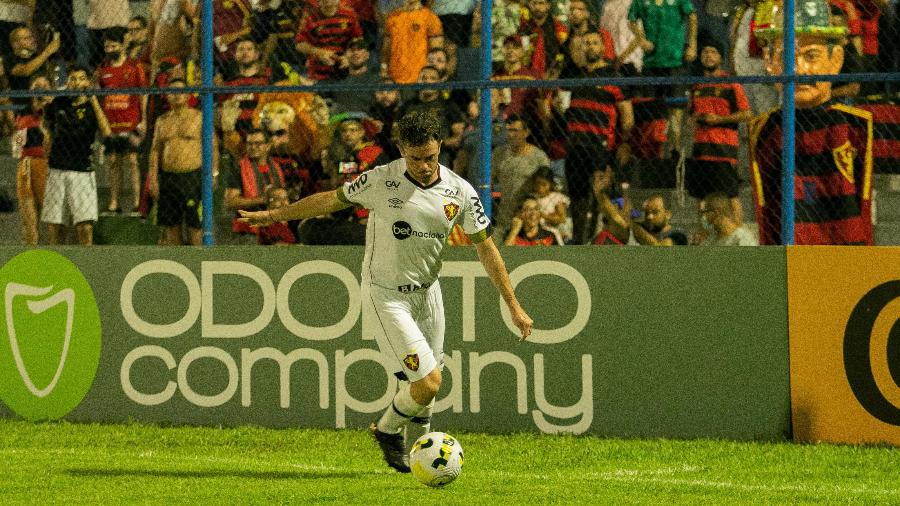 Lucas Hernández é um dos retornos do time do Sport - Aldo Carvalho/AGIF