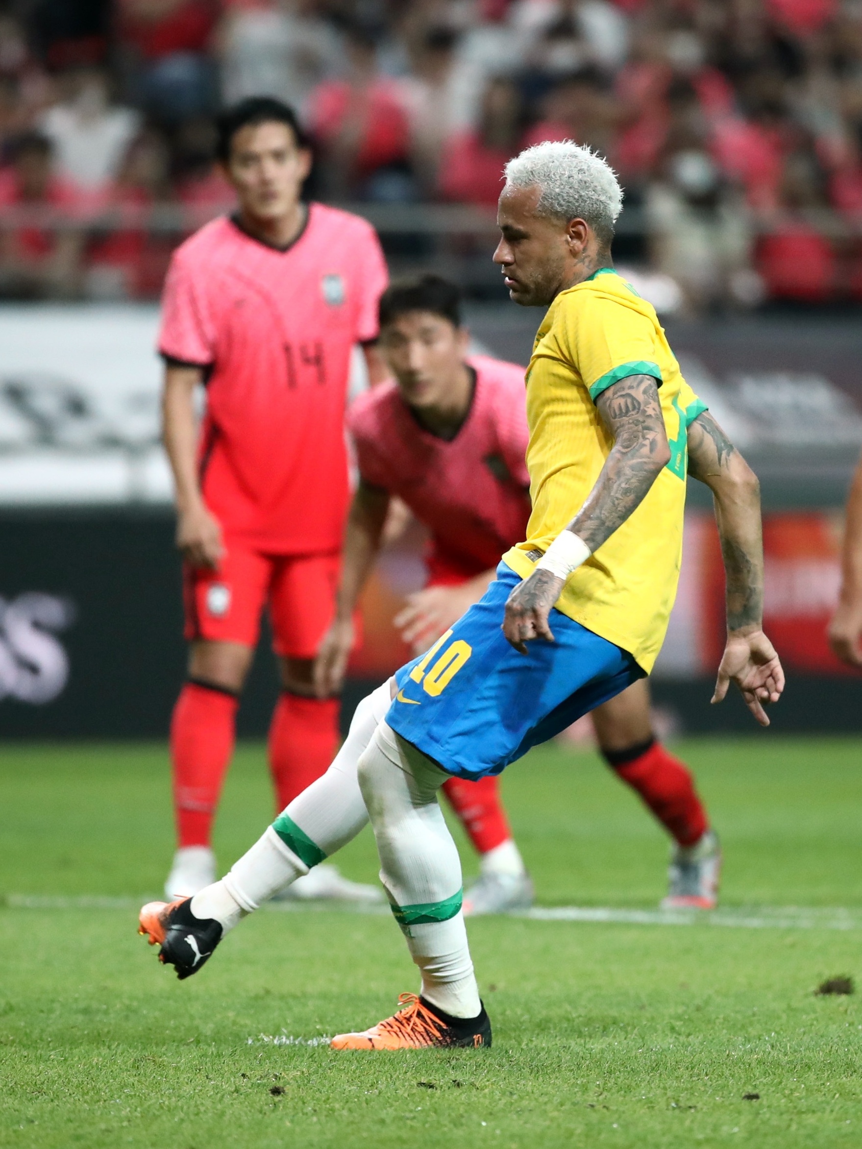 Brasil goleia Coreia do Sul por 5 a 1, com dois de pênalti de Neymar