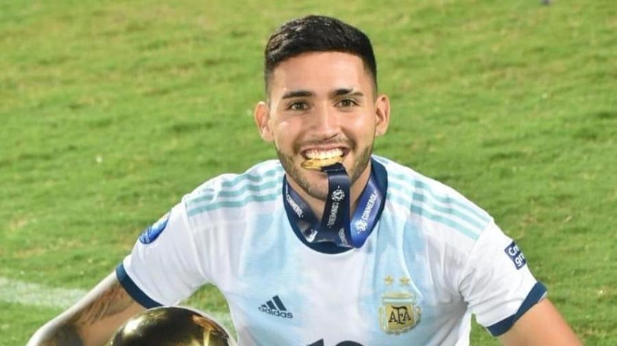 Nahuel Bustos, que está perto de ser anunciado pelo São Paulo, comemora título com a camisa da seleção da Argentina - Reprodução/Instagram