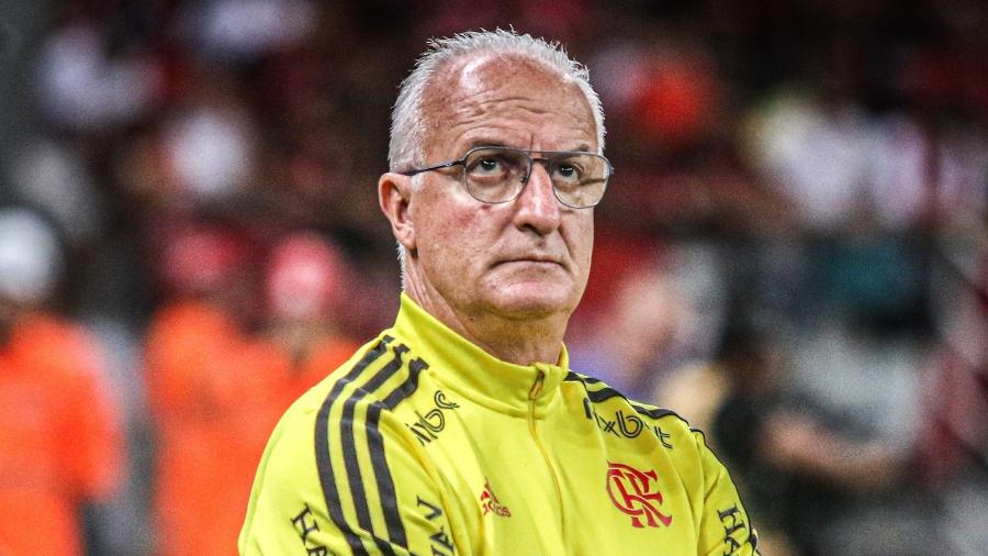 Dorival Jr, técnico do Flamengo, em jogo contra o Fortaleza pelo Brasileirão - LUCAS EMANUEL/AGIF - AGÊNCIA DE FOTOGRAFIA/ESTADÃO CONTEÚDO