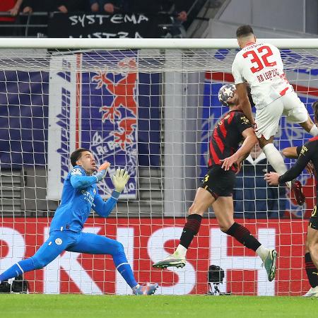 Gvardiol marca o gol de empate do Leipzig contra o Manchester City pela Liga dos Campeões - Fantasista/Getty Images