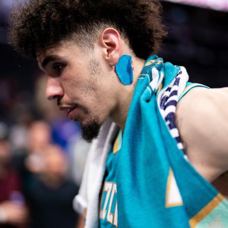 LaMelo Ball com a tatuagem coberta