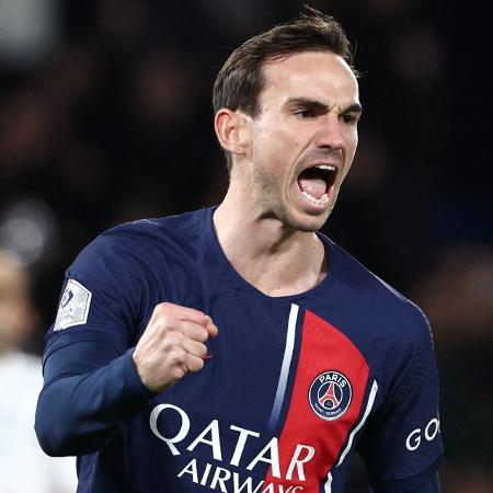 Vitória de 3 a 1 deixa equipe parisiense mais líder ainda na tabela do Campeonato Francês