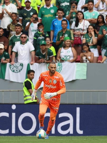 Weverton em ação pelo Palmeiras na partida contra o Vasco no estádio Mané Garrincha - Cesar Greco/Palmeiras