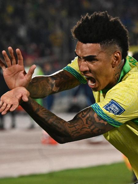 Botafoguense Igor Jesus comemora gol pelo Brasil contra o Chile nas eliminatórias