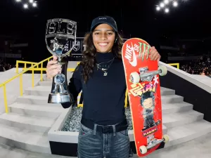 Rayssa Leal vence etapa de Tóquio na última manobra e chega a 11 títulos na SLS