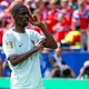 O Bola de Ouro Demb&eacute;l&eacute; ilumina a Fran&ccedil;a e destr&oacute;i os vikings