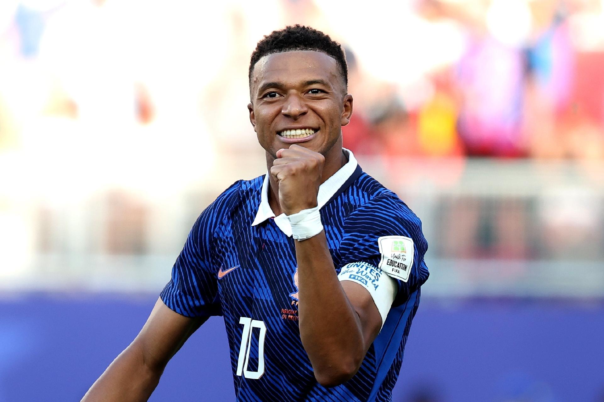 Copa do Mundo: França engata após troca de Deschamps e elimina Paraguai com gol de Mbappé