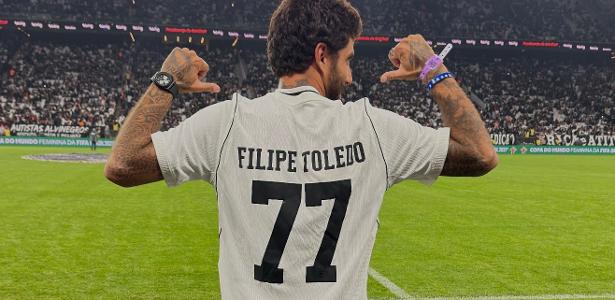 Guilherme Dorini: Filipe Toledo recebe homenagem do Corinthians antes de vitória contra Remo