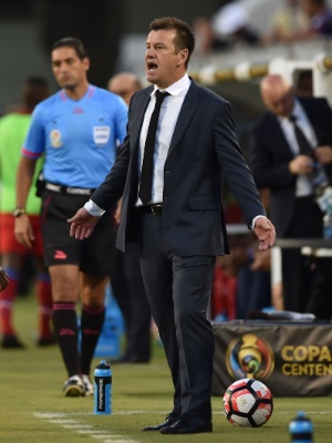 Hector Retamal/AFP Photo