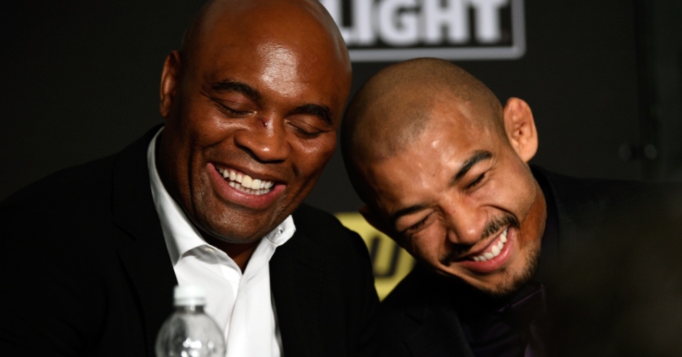 Anderson Silva e José Aldo no UFC 200