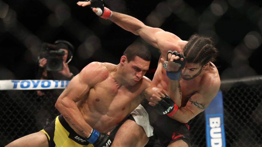 Cezar Ferreira "Mutante" durante luta contra Elias Theodorou  - Tom Szczerbowski/USA Today Sports