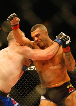 Belfort tenta golpear Marquardt no UFC 212 - Marcelo de Jesus/UOL - Marcelo de Jesus/UOL