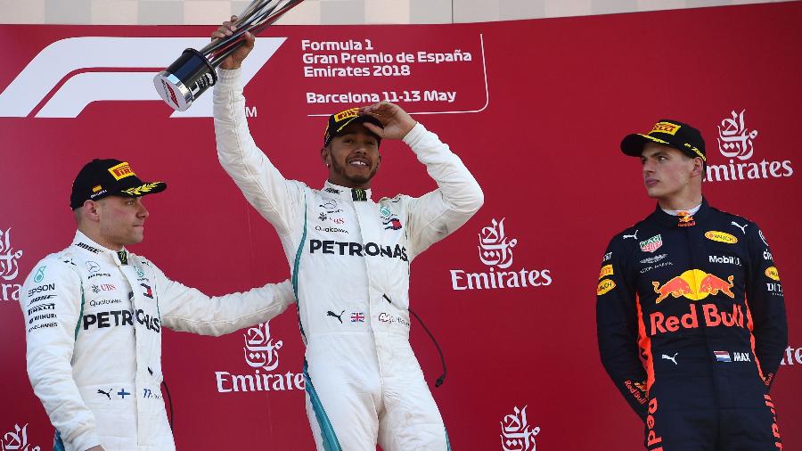 Lewis Hamilton comemora a vitória no GP da Espanha e folga no Mundial de pilotos - AFP PHOTO / Pierre-Philippe MARCOU