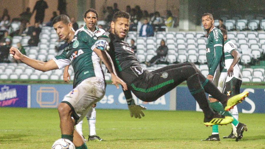 Lucão é o mais novo reforço do Fluminense. Ele foi vice artilheiro da Série B pelo Goiás - Gabriel Machado/AGIF