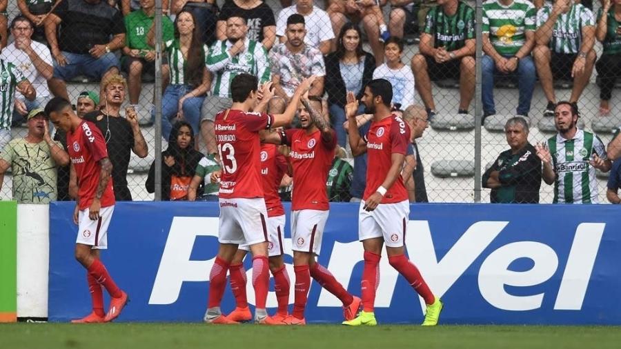 Jogador do Caxias fratura o nariz em briga generalizada após o jogo contra  o Inter