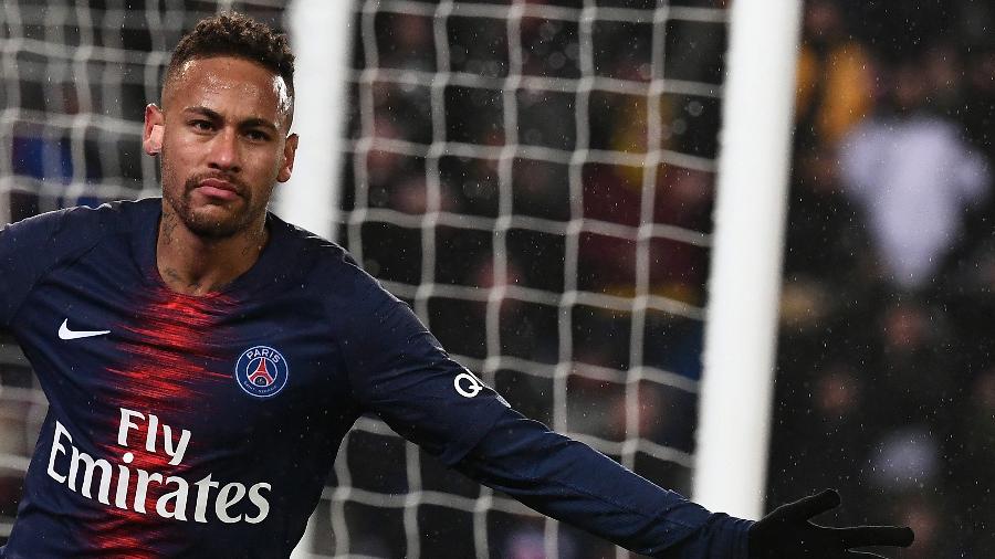 Neymar defende as cores do Paris Saint-Germain - Anne-Christine Poujoulat/AFP