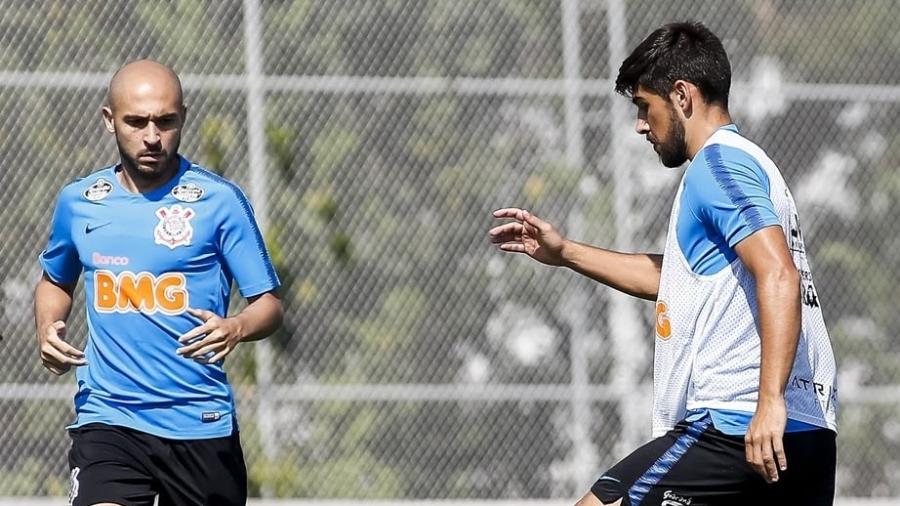 Régis e Bruno Méndez estão à disposição, mas ainda não foram usados por Fábio Carille nesta temporada - Rodrigo Gazzanel /Ag. Corinthians