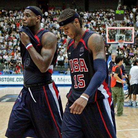 LeBron James e Carmelo Anthony lamentam derrota dos Estados Unidos para a Grécia em 2006