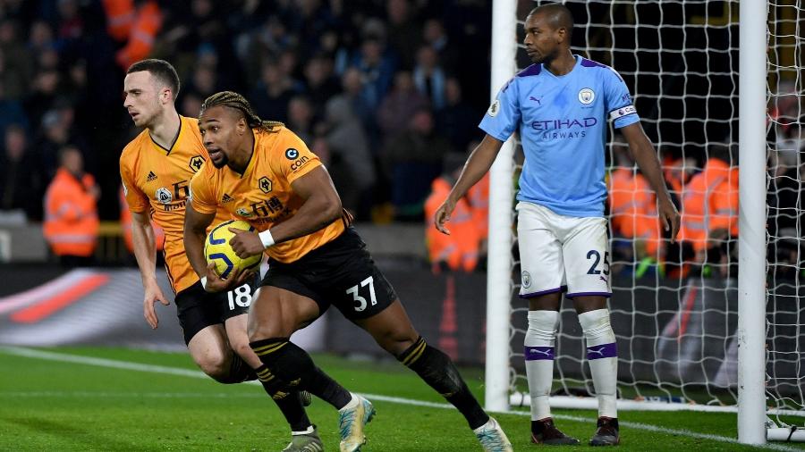 Adama Traoré comemora gol do Wolverhampton contra o Manchester City, clube que pode pagar 80 milhões de euros para contratá-lo - Getty Images