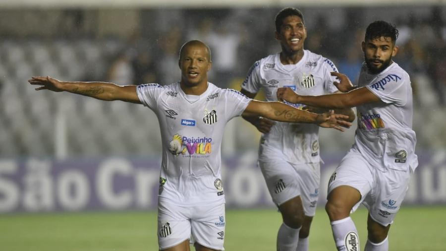 Carlos Sánchez comemora gol do Santos contra o Botafogo-SP - Santos FC/Divulgação