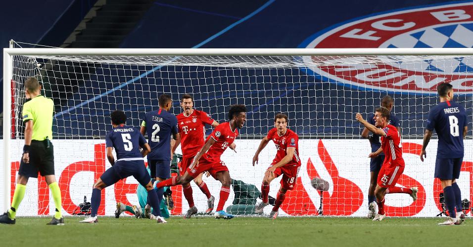 Jogadores do Bayern comemoram gol marcado por Kingsley Comas