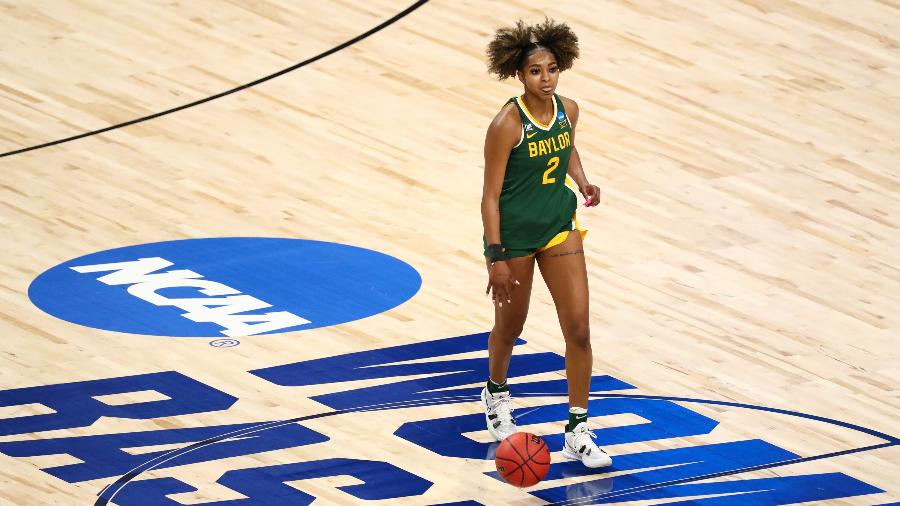 DiDi Richards em ação pela Baylor University na temporada 2021 do basquete universitário dos EUA - C. Morgan Engel/NCAA Photos via Getty Images