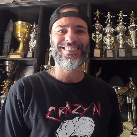 Estante de troféus internacionais do skatista Rodrigo Digo de Menezes - Arquivo pessoal